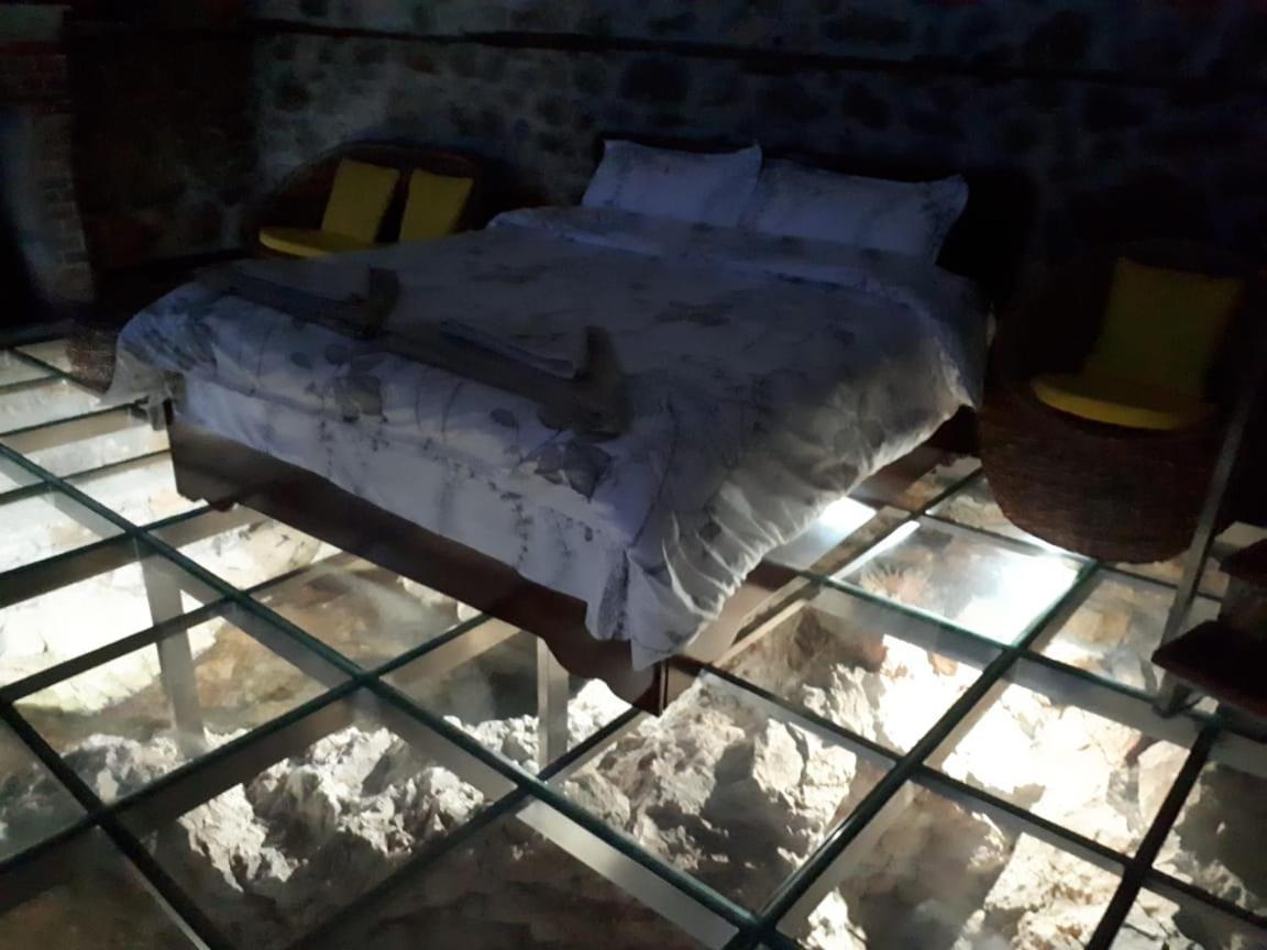 Nuci's Glass Floor Apartment *